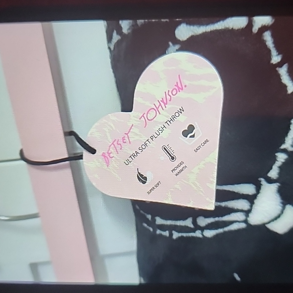 NWT BETSEY JOHNSON SKELTON HEART HANDS THROW THROW/ 2025 RELEASE 💀🖤☠️🖤 - Picture 6 of 8